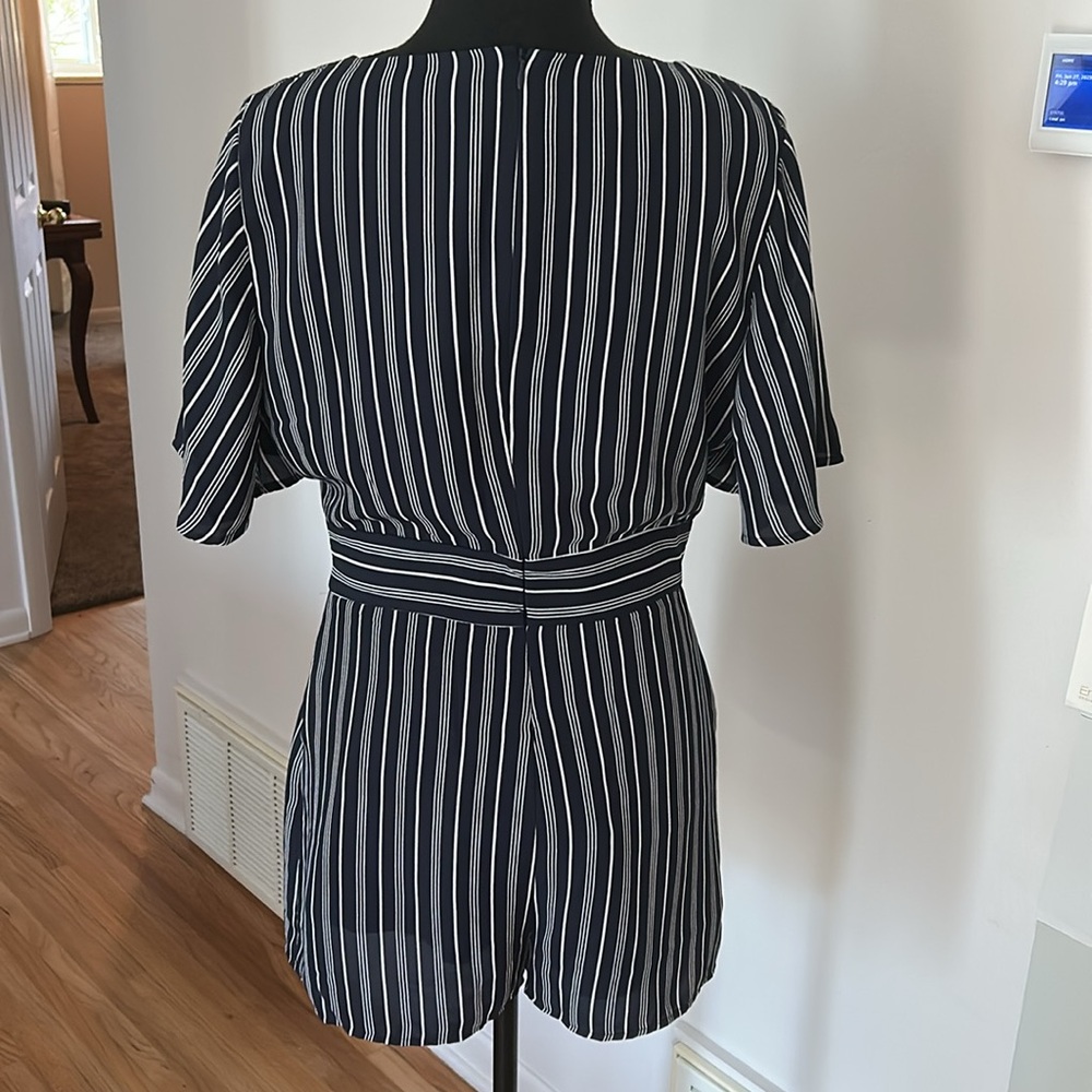 BB Dakota navy and white striped short sleeve romper s 4. Fully lined & pockets - Picture 6 of 10